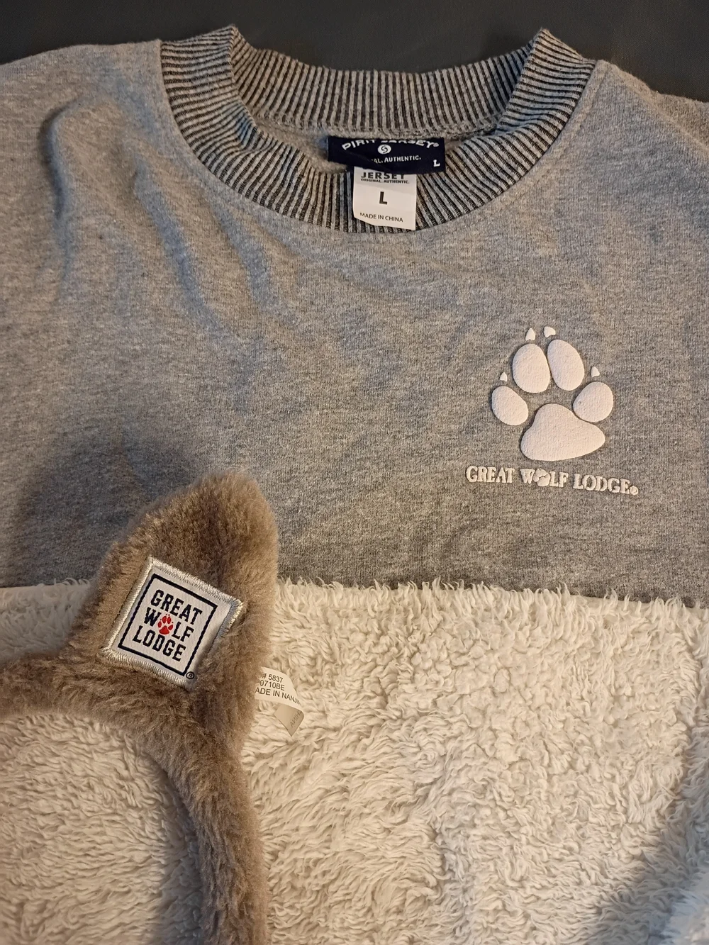 Great Wolf Lodge Kids Grey And White Sweater With Wolf Ears Included
